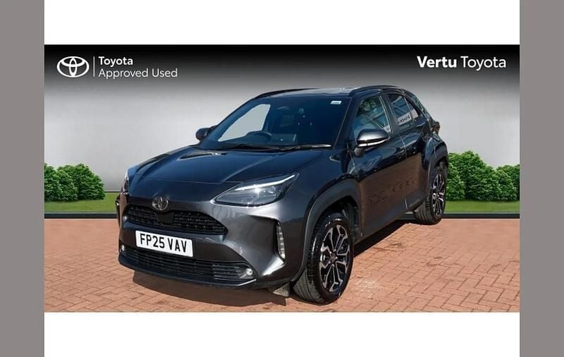 Used Toyota Yaris Cross Design 113 HP (83 kW) 2025 Grey SUV