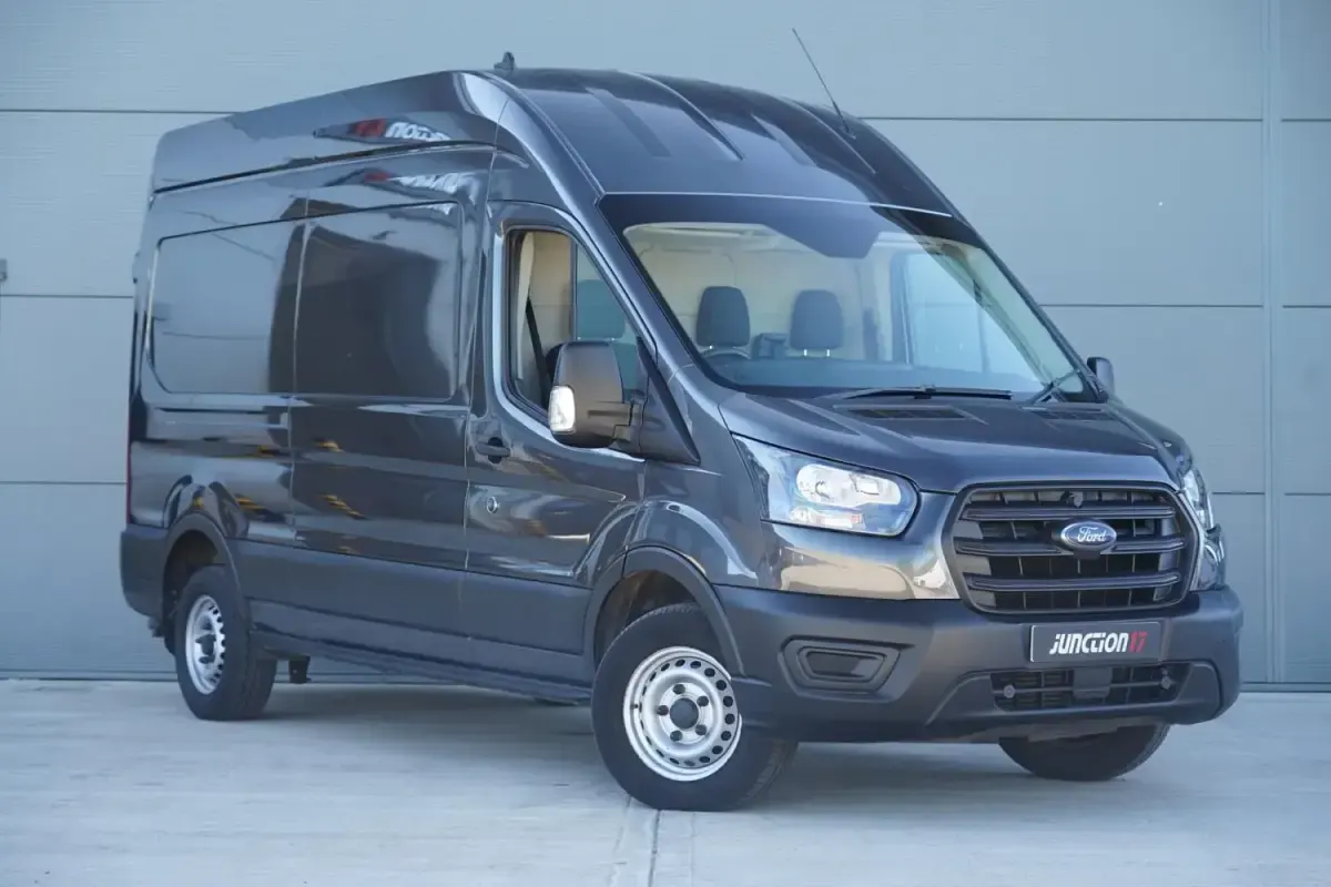 Usado Ford Transit S 130 HP (95 kW) 2020 Cinzento Van