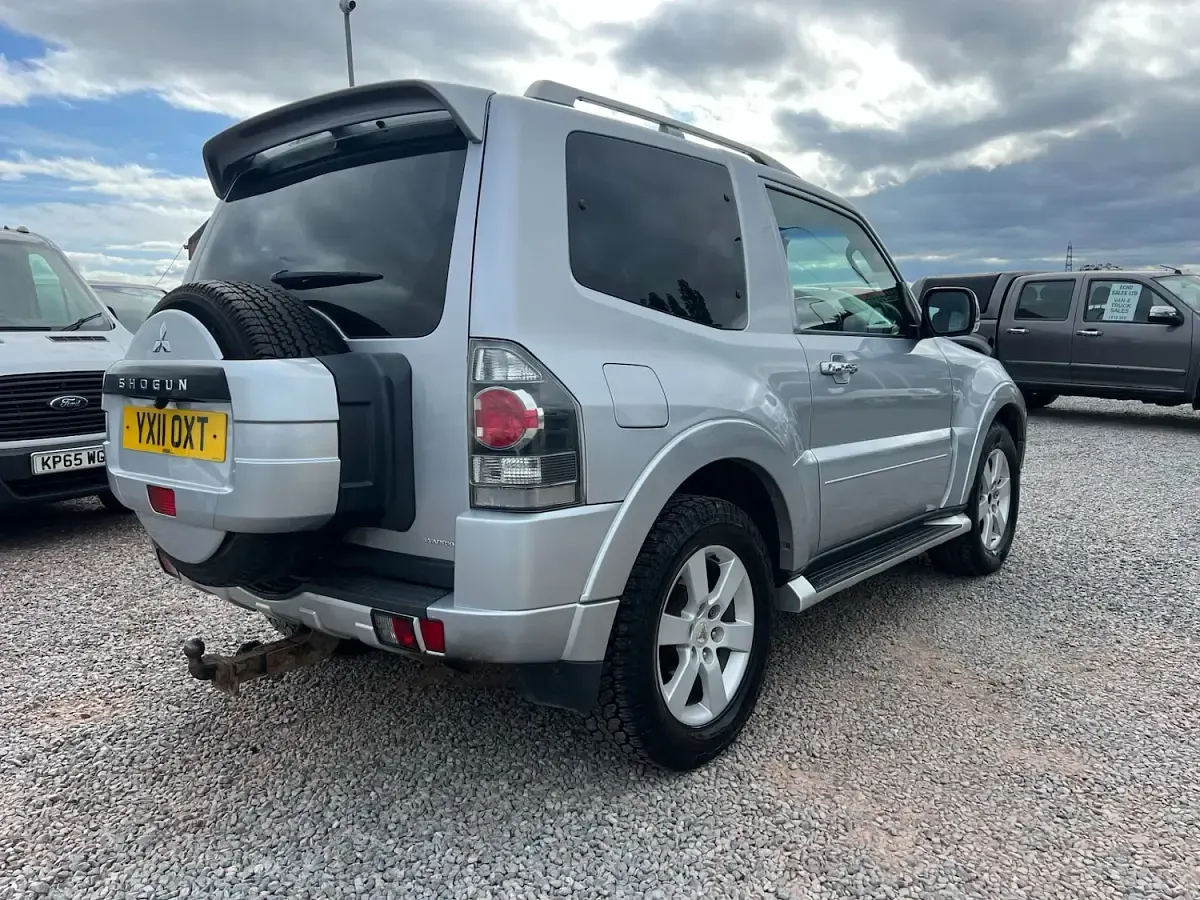 Used Mitsubishi Shogun Warrior 197 HP (144 kW) 2011 Silver SUV