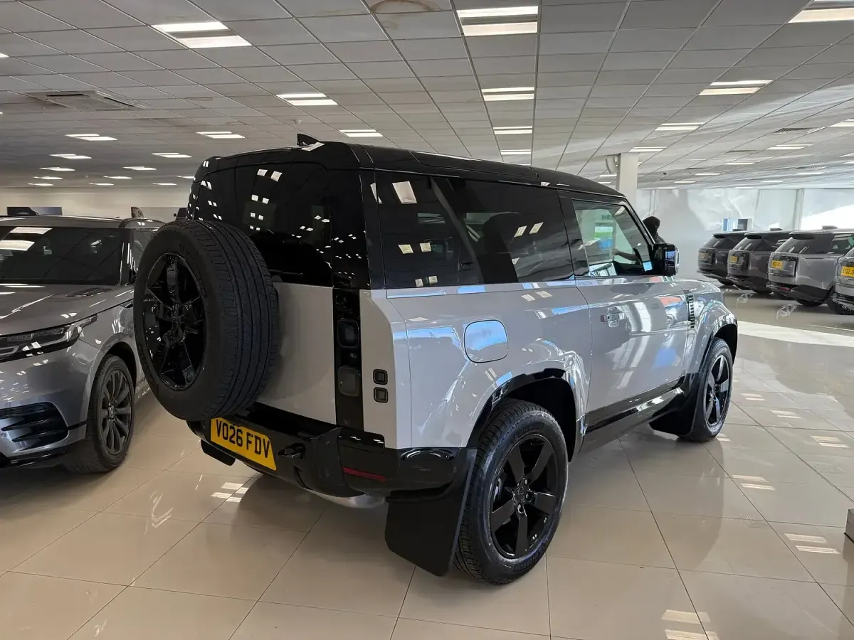 Used Land Rover Defender SE Dynamic 2026 Grey SUV