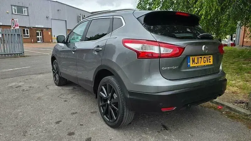 Used Nissan Qashqai Tekna 110 HP (80 kW) 2017 Grey SUV