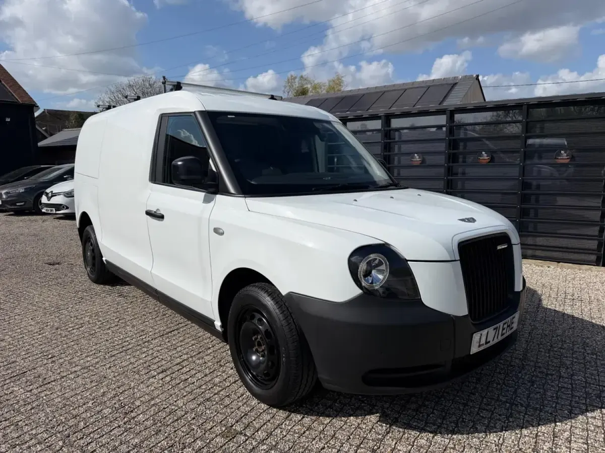 Used LEVC VN5 Business 150 HP (110 kW) 2021 White MPV