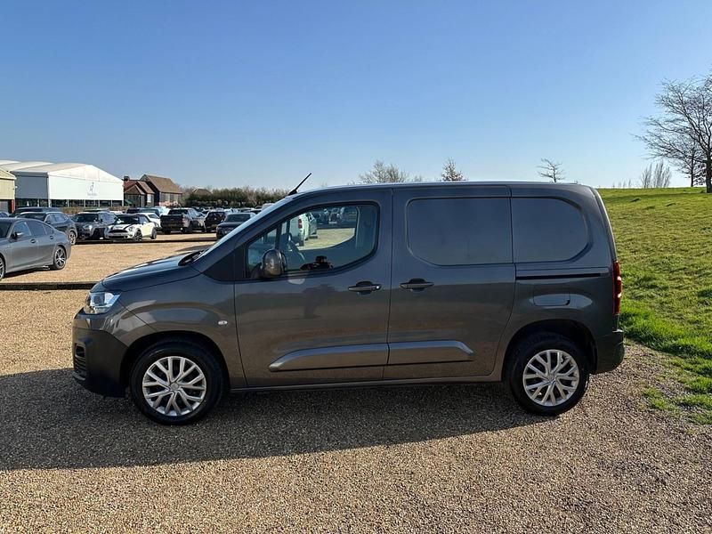 Used Citroën Berlingo 100 HP (73 kW) 2020 Grey MPV