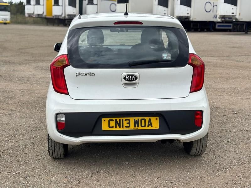 Used Kia Picanto 68 HP (50 kW) 2013 White Hatchback