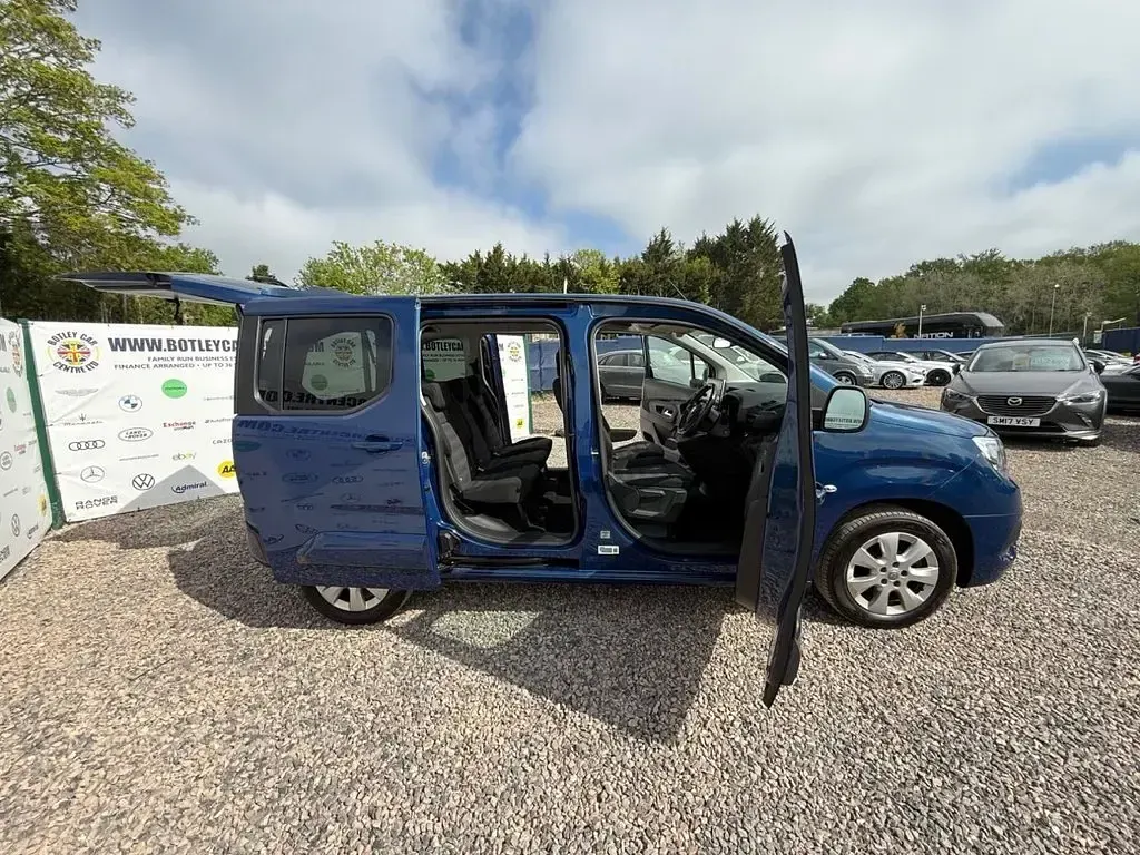 Used Vauxhall Combo S 130 HP (95 kW) 2021 Blue MPV