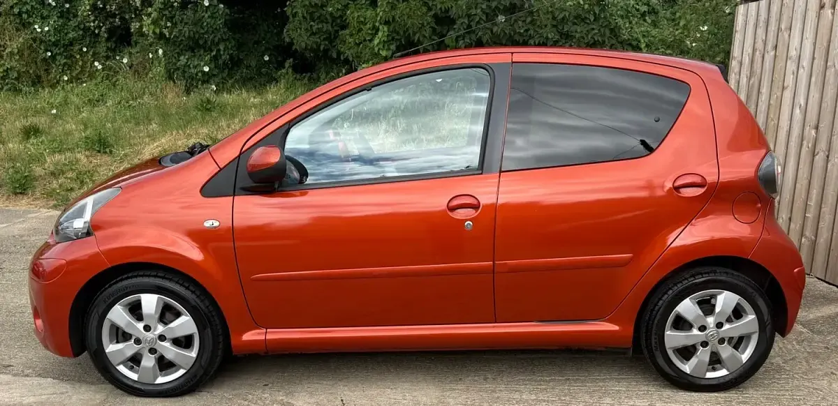 Used Toyota Aygo 68 HP (50 kW) 2013 Orange Hatchback