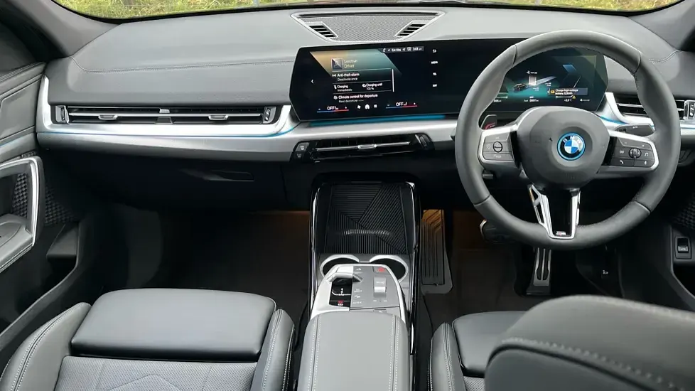 Usado BMW iX2 M Sport 147 kW (201 HP) 2026 Preto SUV