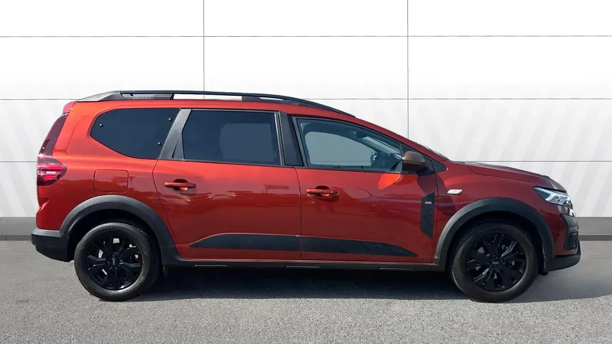 Used Dacia Jogger Extreme 110 HP (80 kW) 2025 Brown MPV