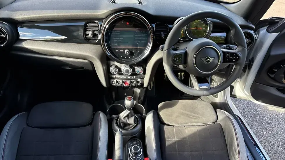 Używany Mini Cooper Hatch 134 KM (98 kW) 2022 Srebrny Hatchback