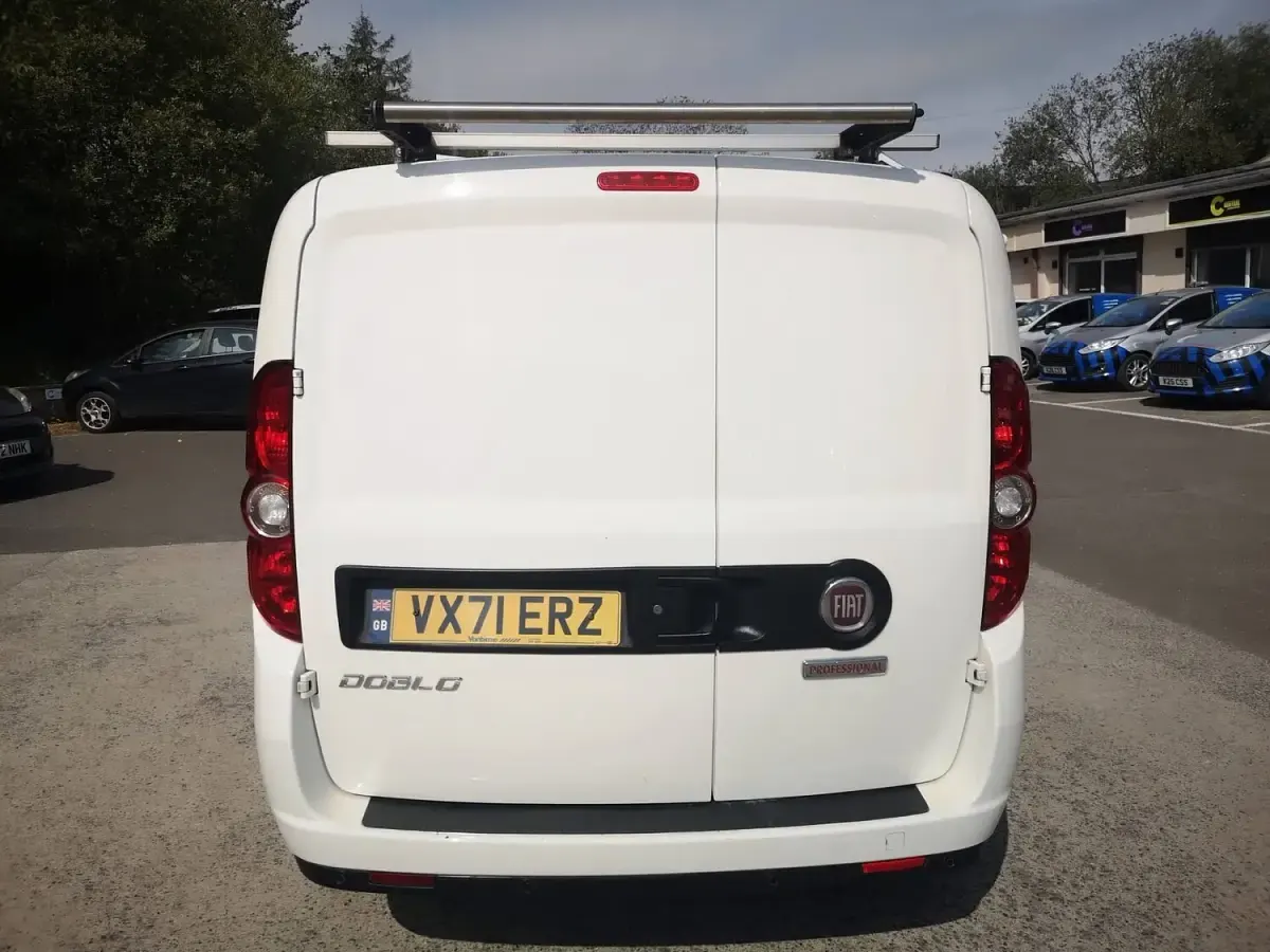 Used Fiat Doblò 95 HP (69 kW) 2021 White MPV