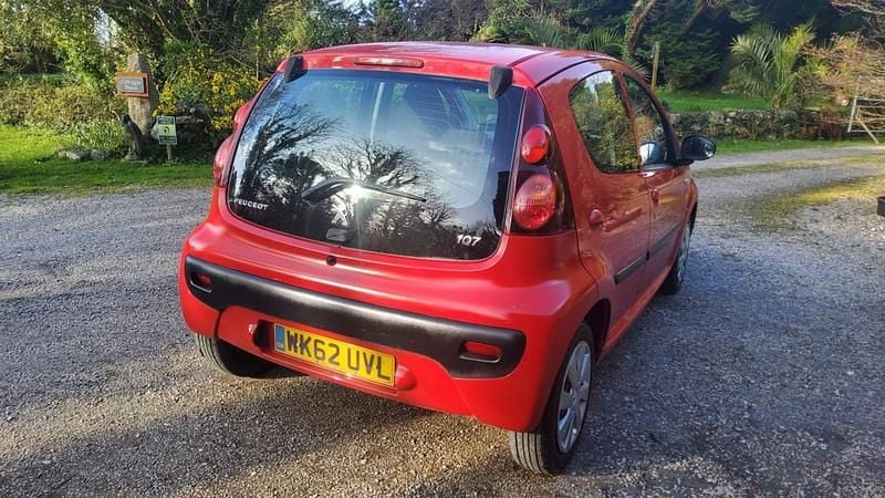 Used Peugeot 107 Active 68 HP (50 kW) 2012 Red Hatchback