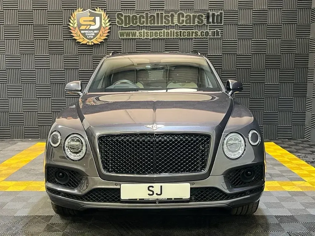 Used Bentley Bentayga 550 HP (404 kW) 2019 Grey SUV
