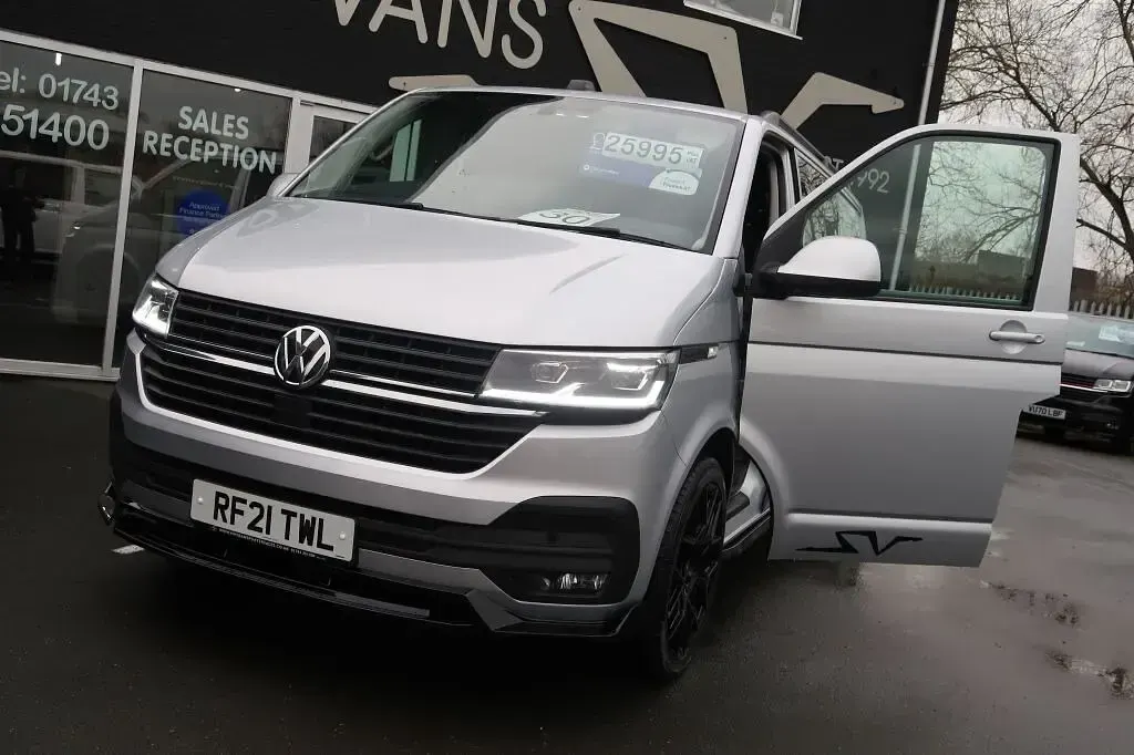 Used VW Transporter Highline 150 HP (110 kW) 2021 Silver Van