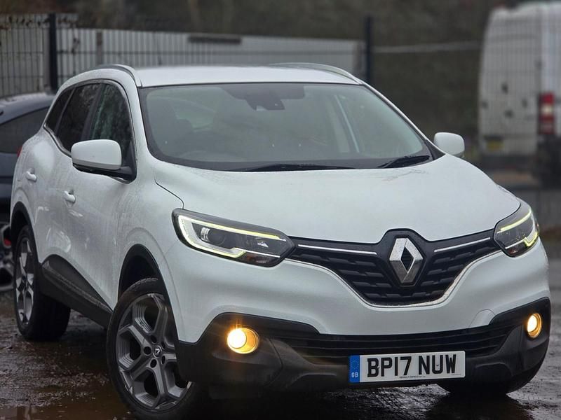 White Used 2017 Renault Kadjar Dynamique SUV | £4,995 (Fair price) - Image 1/4