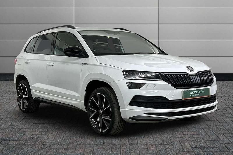Moon white metallic Used 2021 Skoda Karoq SportLine SUV | £23,350 (Fair price) - Image 1/4