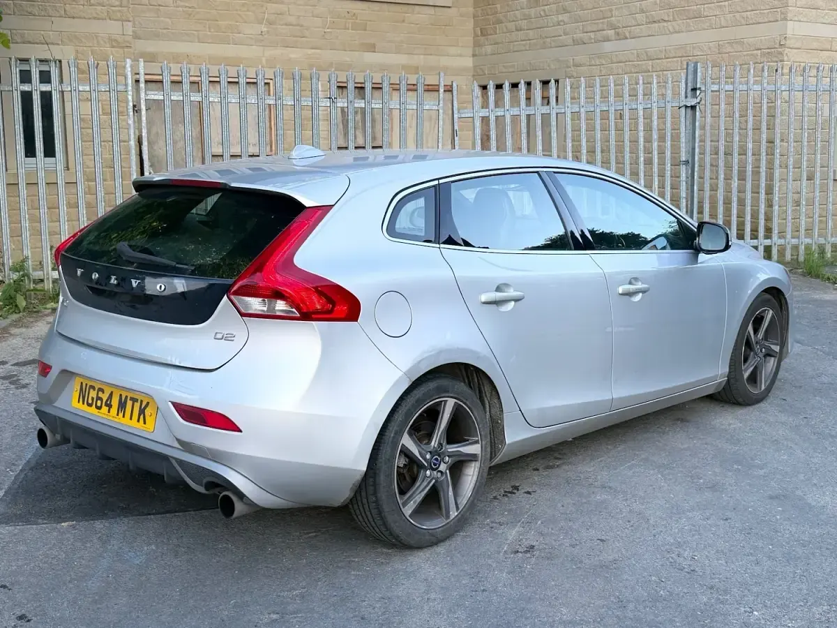 Used Volvo V40 R-Design 115 HP (84 kW) 2015 Silver Hatchback