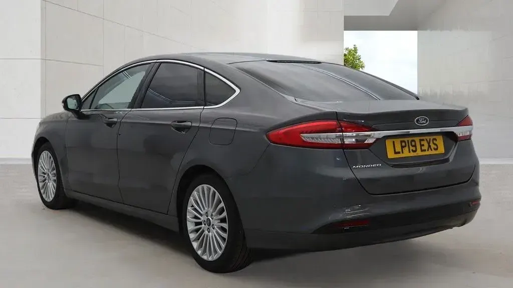 Used Ford Mondeo Titanium 187 HP (137 kW) 2019 Grey Sedan