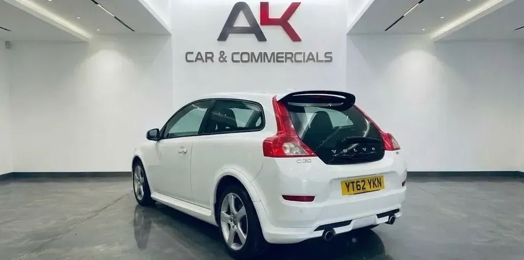 Used Volvo C30 R-Design 145 HP (106 kW) 2012 White Hatchback