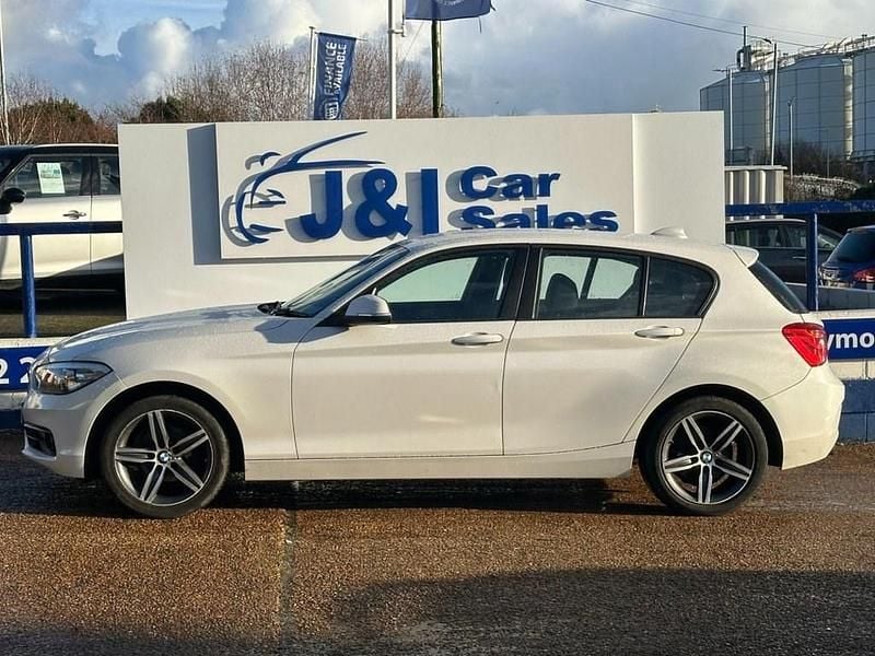 Used BMW 118 Sport Line 136 HP (100 kW) 2015 White Hatchback
