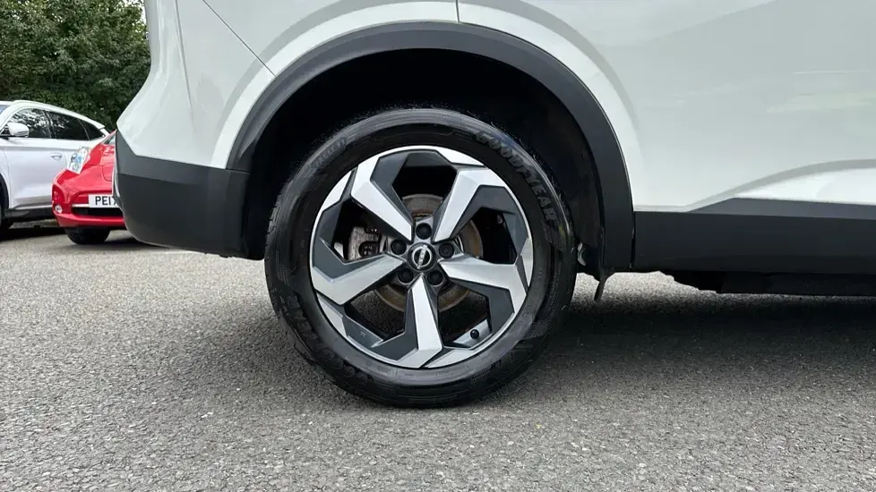 Used Nissan Qashqai N-Connecta 190 HP (139 kW) 2024 White SUV