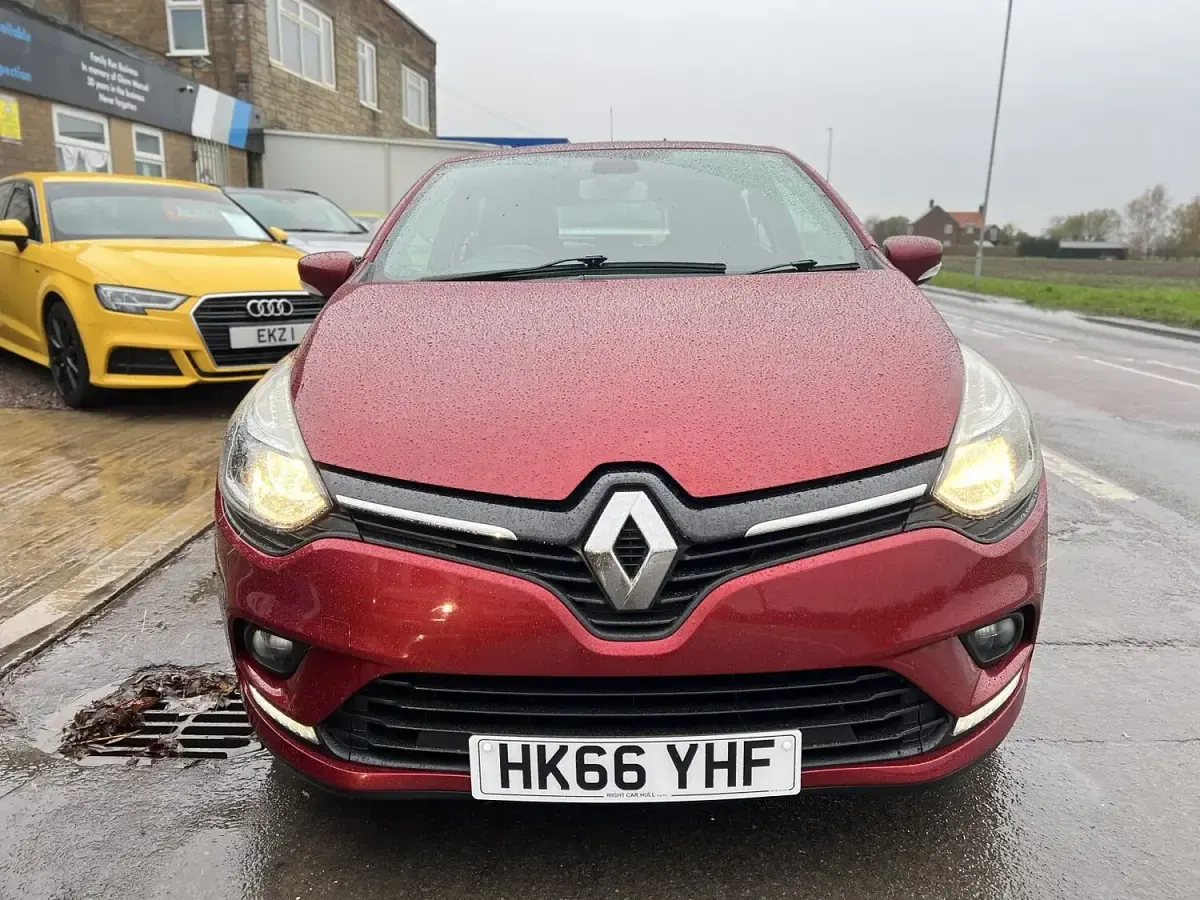Used Renault Clio IV Dynamique 75 HP (55 kW) 2016 Red Hatchback