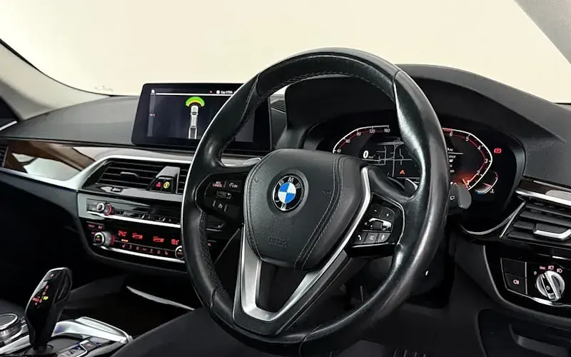 Used BMW 520 184 HP (135 kW) 2019 Black Estate