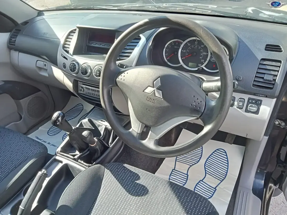 Used Mitsubishi L200 175 HP (128 kW) 2013 Black Pickup
