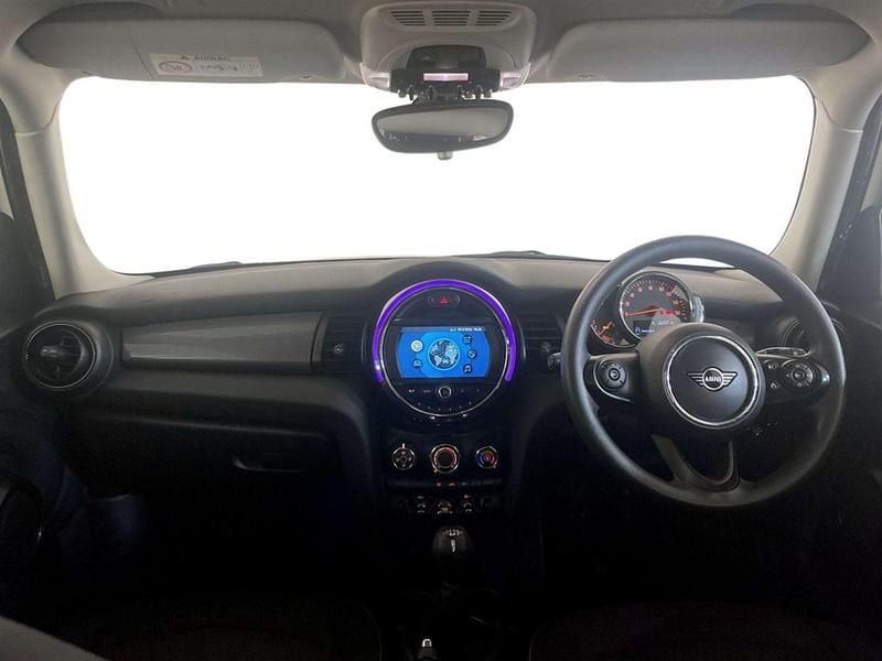 Used Mini Cooper Classic 136 HP (100 kW) 2019 White Hatchback