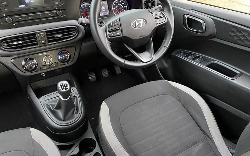 Used Hyundai i10 SE 67 HP (49 kW) 2022 Green Hatchback