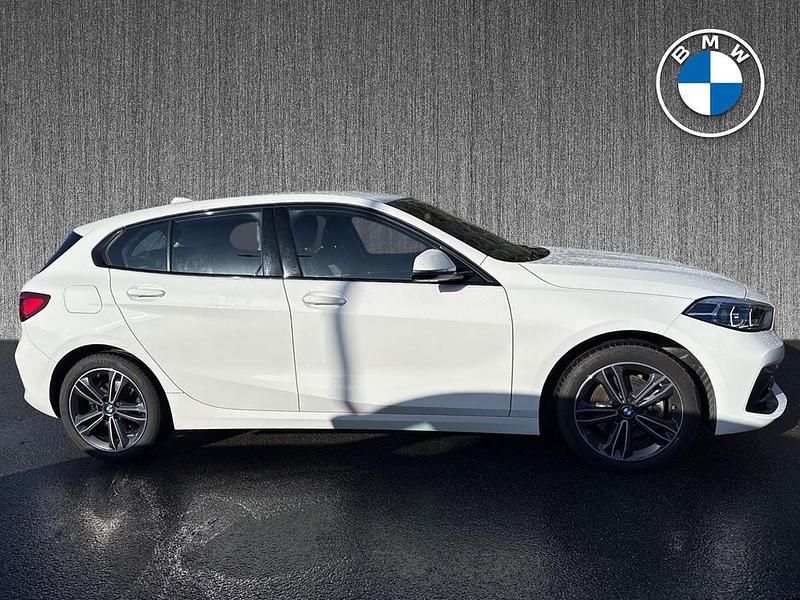 Used BMW 118 Sport Line 134 HP (98 kW) 2022 White Hatchback