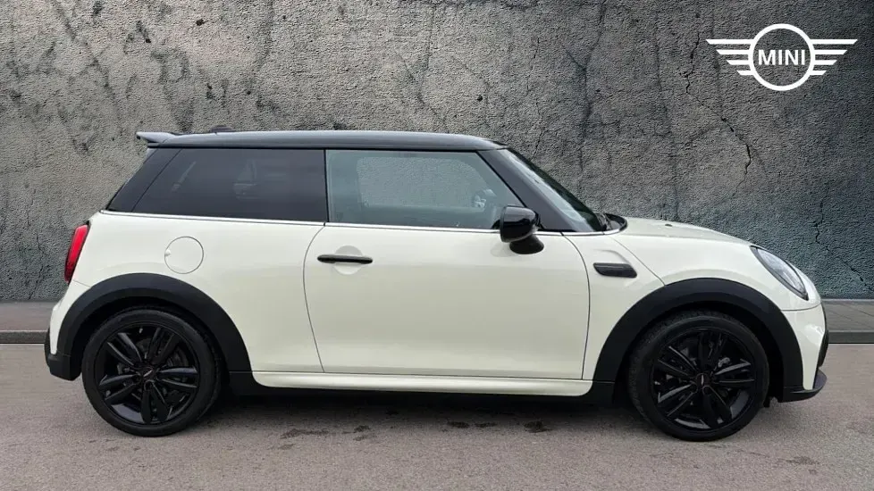 Begagnad Mini Cooper Hatch 134 HK (98 kW) 2021 Vit Halvkombi