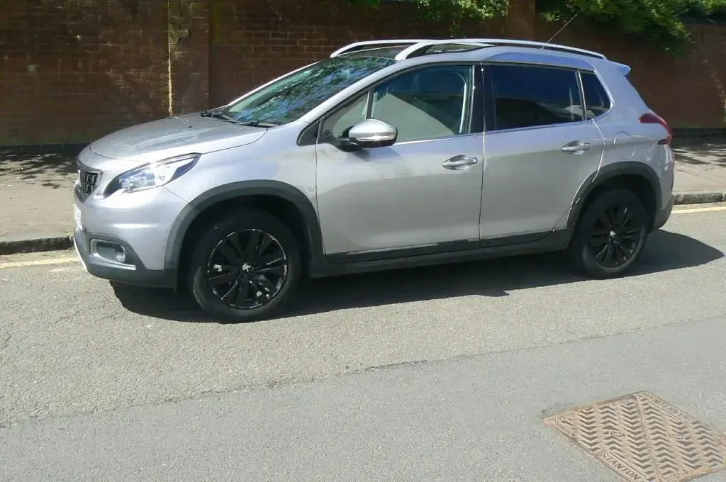 Begagnad Peugeot 2008 Allure 2017 Grå SUV
