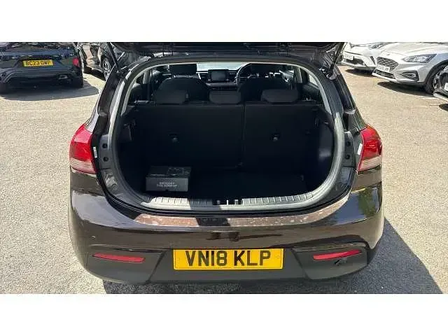 Begagnad Kia Rio 83 HK (61 kW) 2018 Brun Halvkombi