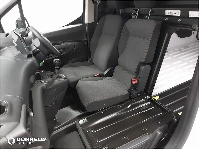 Nouă Vauxhall Combo 101 CP (74 kW) 2026 Alb Monovolum