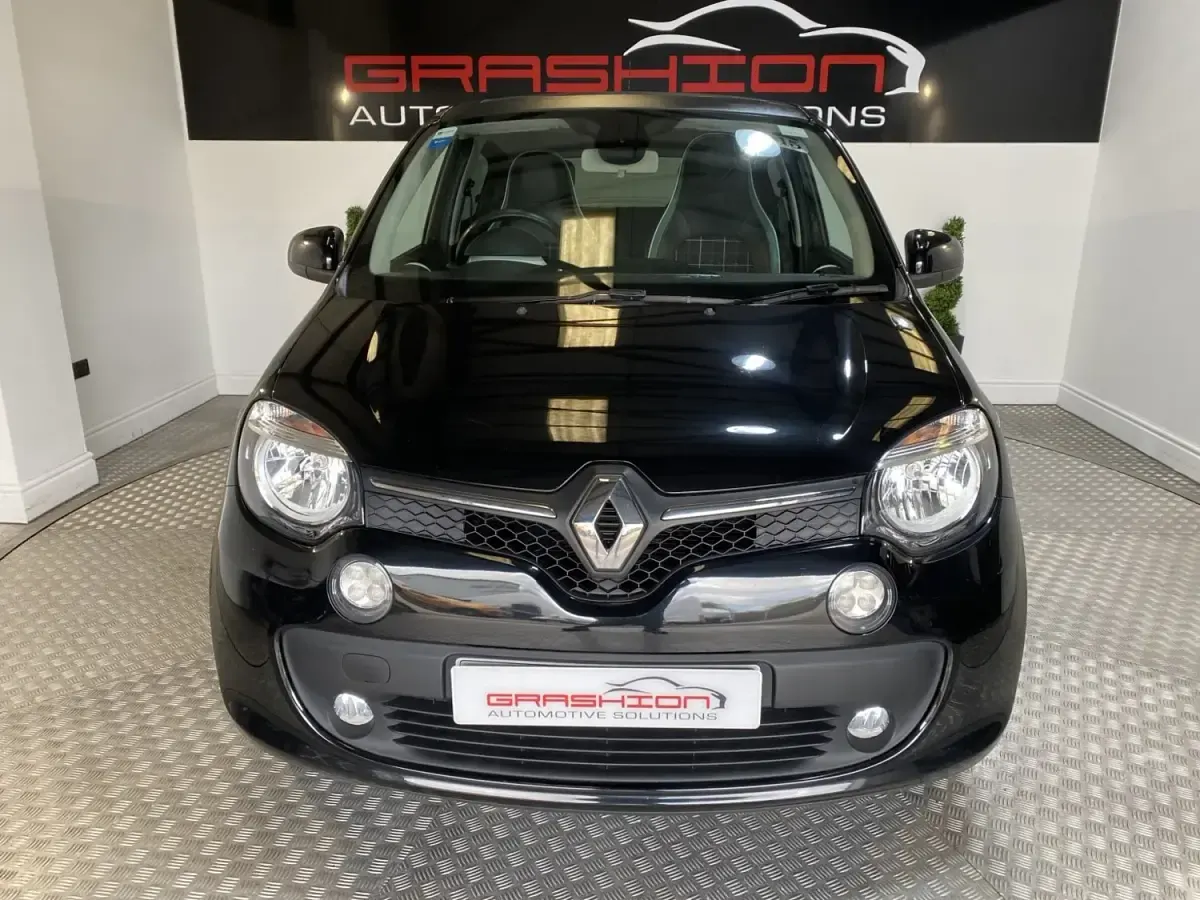 Second-hand Renault Twingo Iconic 90 CP (66 kW) 2018 Negru Hatchback