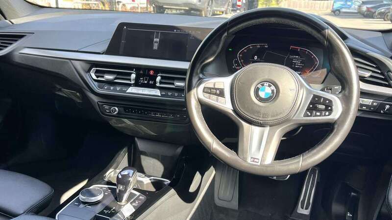 Used BMW 118 M Sport 134 HP (98 kW) 2022 White Hatchback