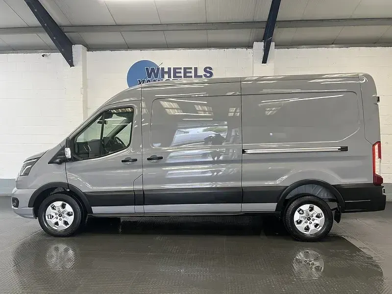 Usado Ford Transit Limited 165 CV (121 kW) 2025 Gris Van