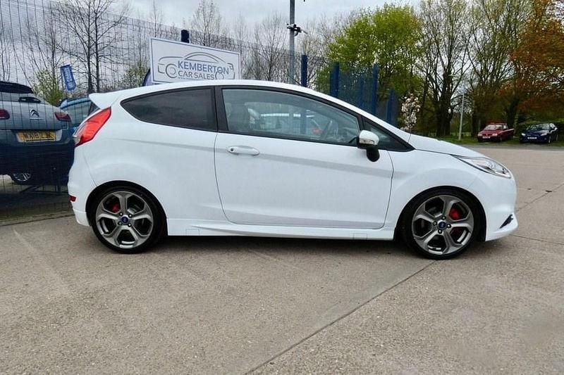 Used Ford Fiesta ST 182 HP (133 kW) 2014 White Hatchback
