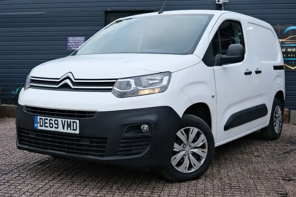 Used Citroën Berlingo 75 HP (55 kW) 2020 White MPV