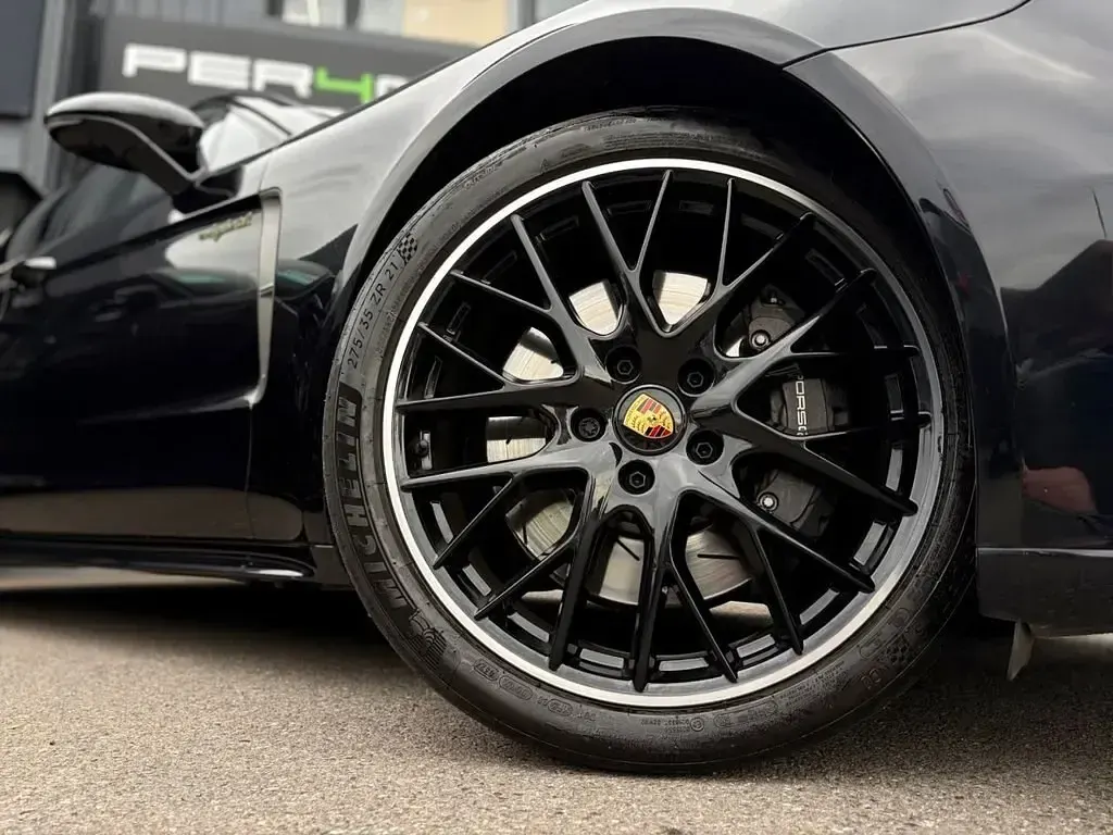Usado Porsche Panamera Platinum Edition 2023 Negro Familiar