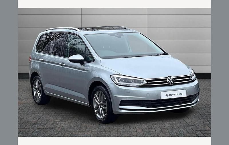 Usado VW Touran Match 150 HP (110 kW) 2025 Prateado Monovolume