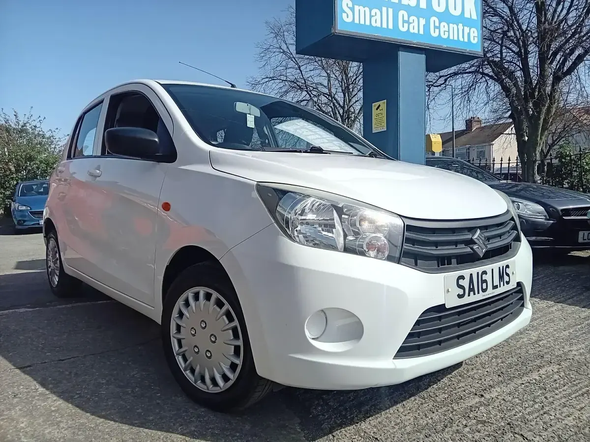 Used Suzuki Celerio 68 HP (50 kW) 2016 White Hatchback