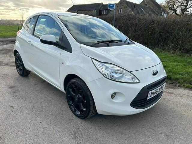 Used Ford Ka Zetec 69 HP (50 kW) 2016 White Hatchback