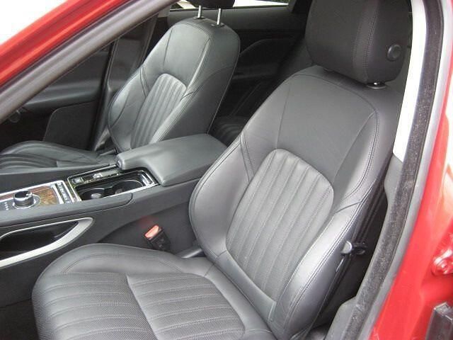 Used Jaguar F-Pace Portfolio 250 HP (183 kW) 2018 Red SUV