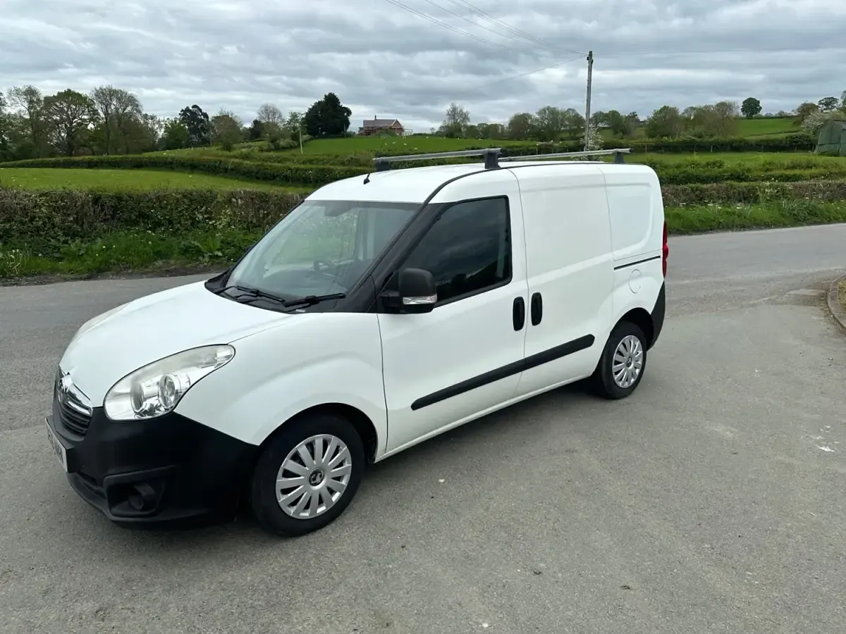 Begagnad Vauxhall Combo 2016 Vit Minibuss