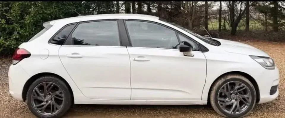 Begagnad Citroën C4 Flair 120 HK (88 kW) 2015 Vit Halvkombi