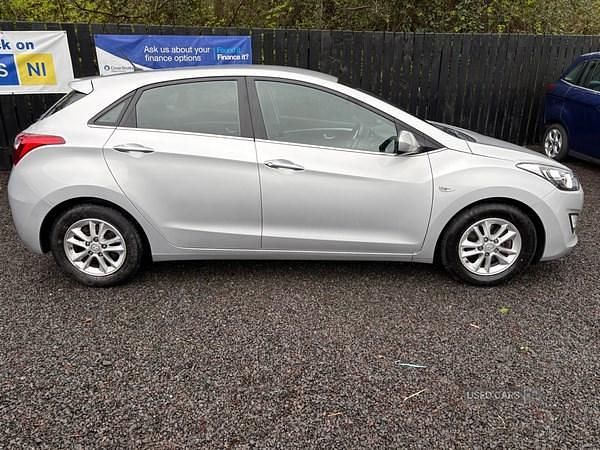 Used Hyundai i30 SE 110 HP (80 kW) 2015 Silver Hatchback