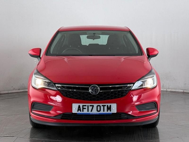Used Vauxhall Astra Design Edition 105 HP (77 kW) 2017 Red Hatchback