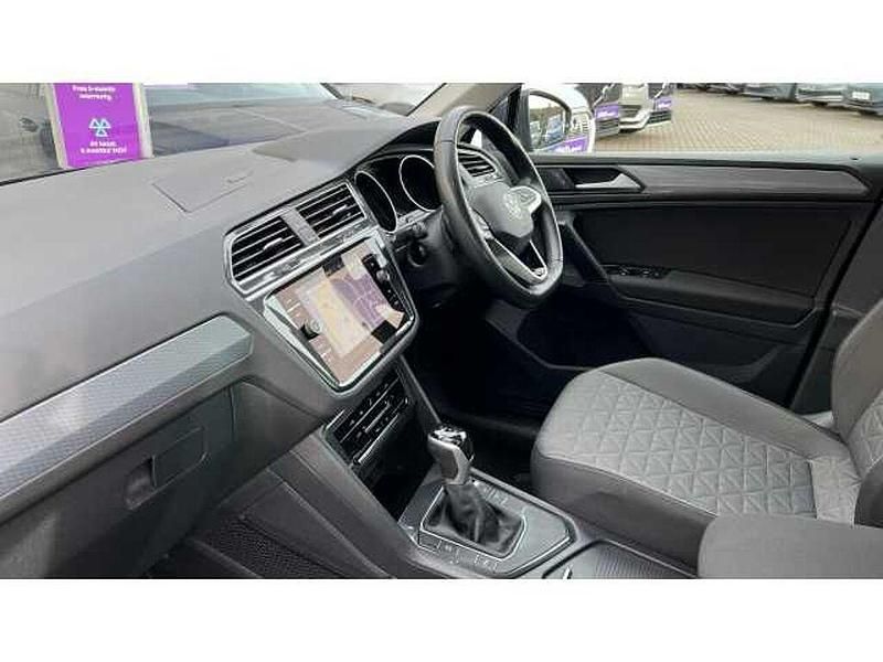 Used VW Tiguan Life 150 HP (110 kW) 2023 Urano grey SUV