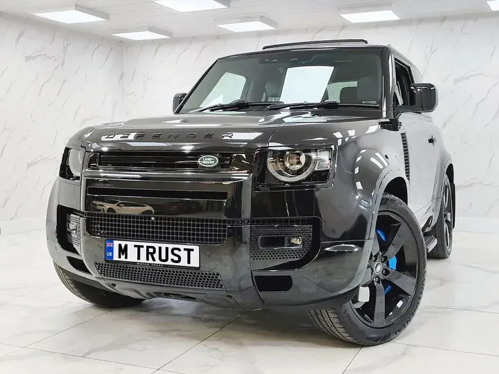 Used Land Rover Defender S 525 HP (386 kW) 2021 Black SUV